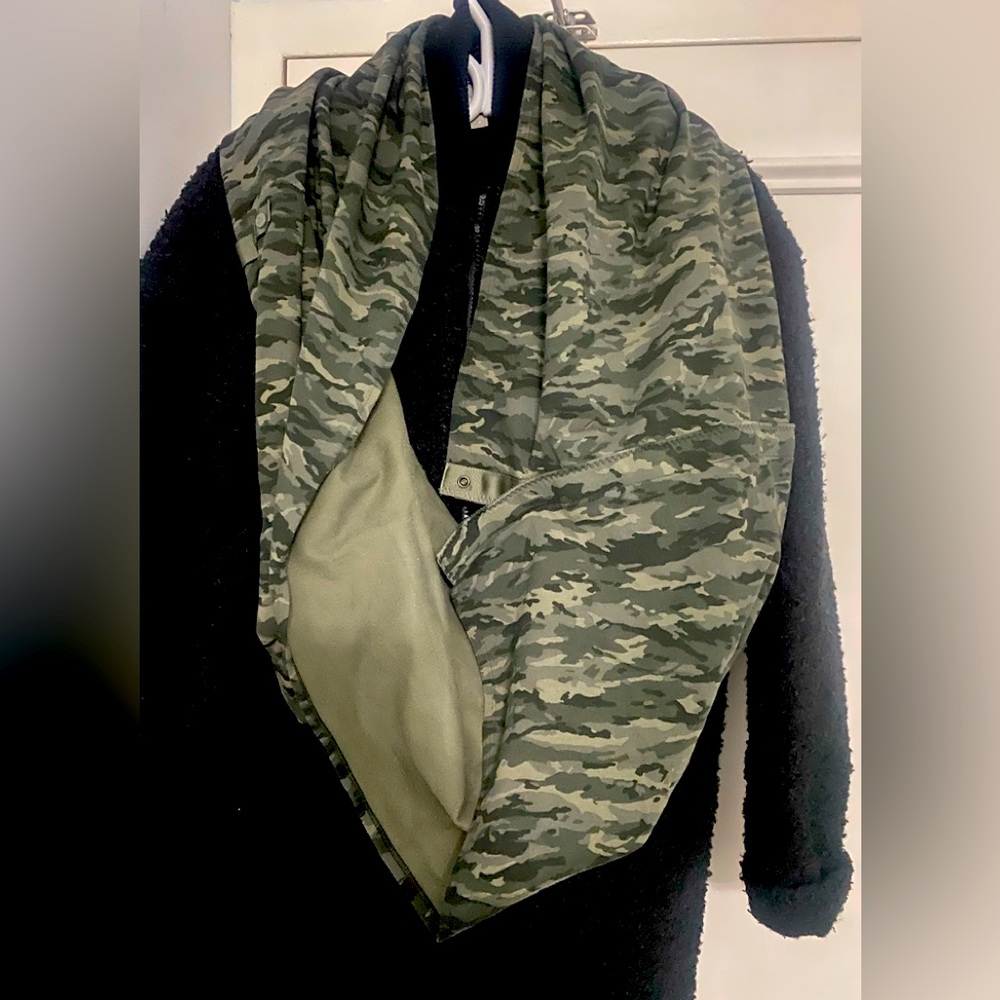 Lululemon infinity scarf